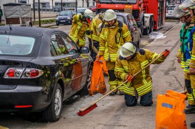 Esslingen-Mettingen: Lkw verliert 300 Liter Diesel - Feuerwehr im Grosseinsatz